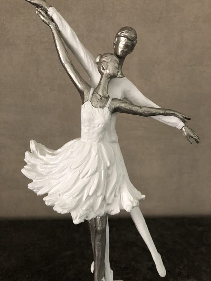 Decoratieve Ballerina met Danspartner – Polystone – Wit/Zilver