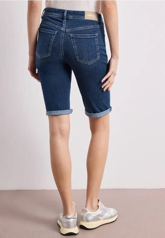 Bermuda met Slim Legs en omgeslagen detail