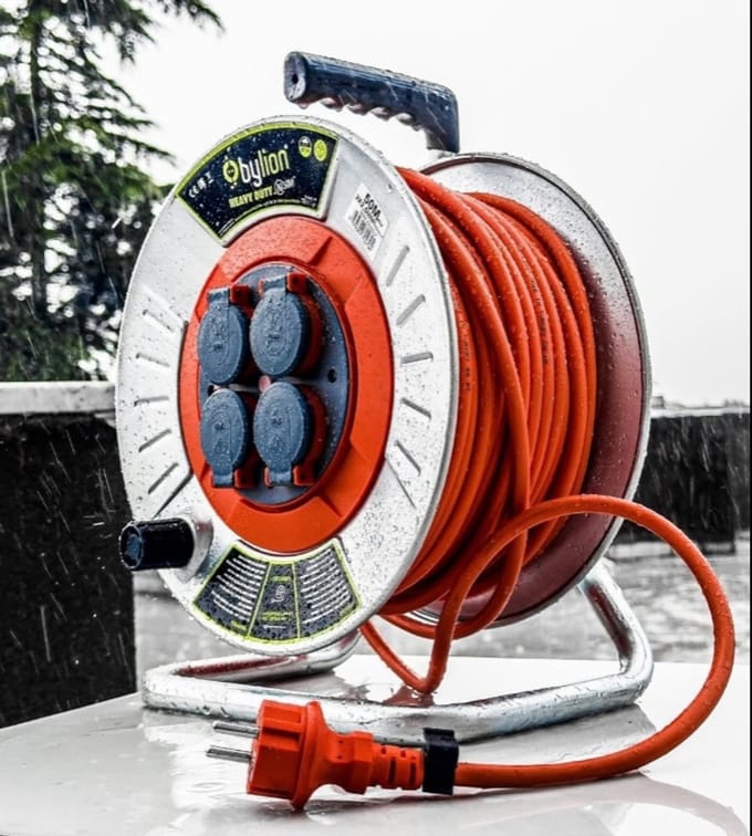 Bylion Kabel haspel 25 meter 3 x 1,5 metalen behuizing