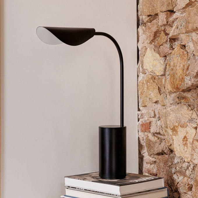 FARO BARCELONA Liggera tafellamp, zwart, staal, hoogte 27,9 cm