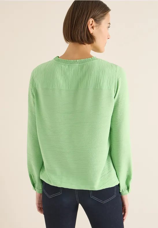 Blouse met gesmockte halslijn