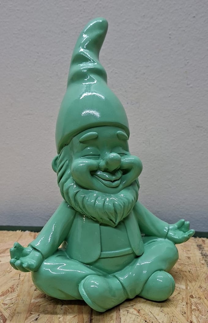 Zen kabouter groen mediteren – 26 cm – kabouter - Mediterend – Modern Design – Polyresin – Groen - Decoratie - Woonaccessoires - Beeld