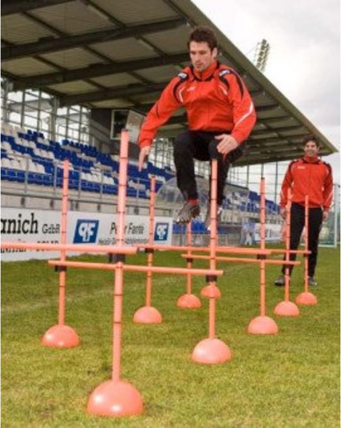 Combi Hordenset- voetbaltraining- voeten met dwarsstang
