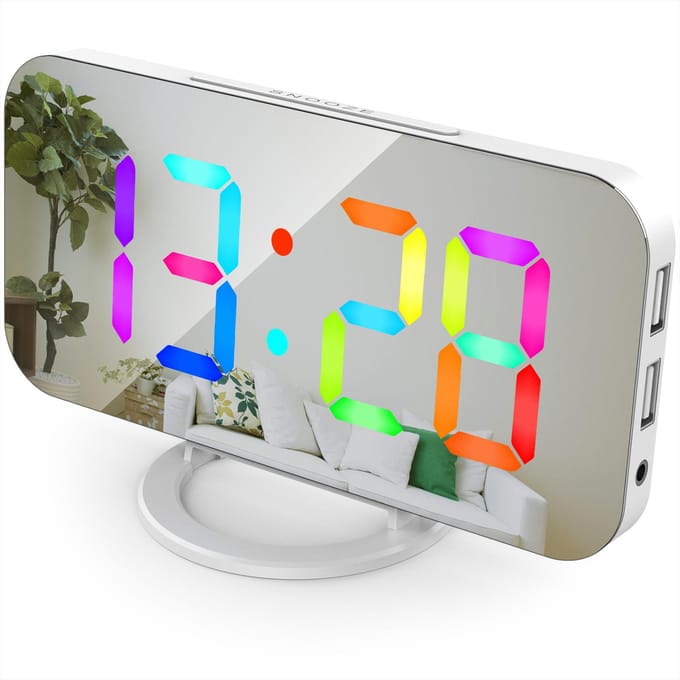 Digitale Wekker met Dynamisch RGB Licht Dimbare Helderheid Instelbare Snooze Functie USB wit