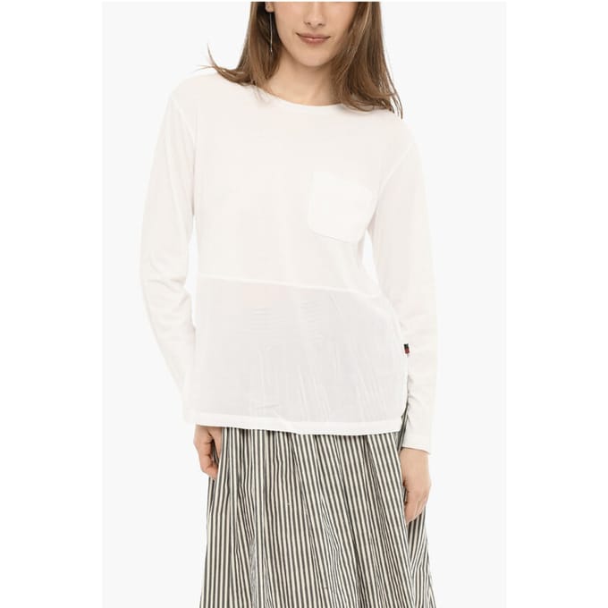 T-shirt met ronde hals, borstzak en zijsplit in wit