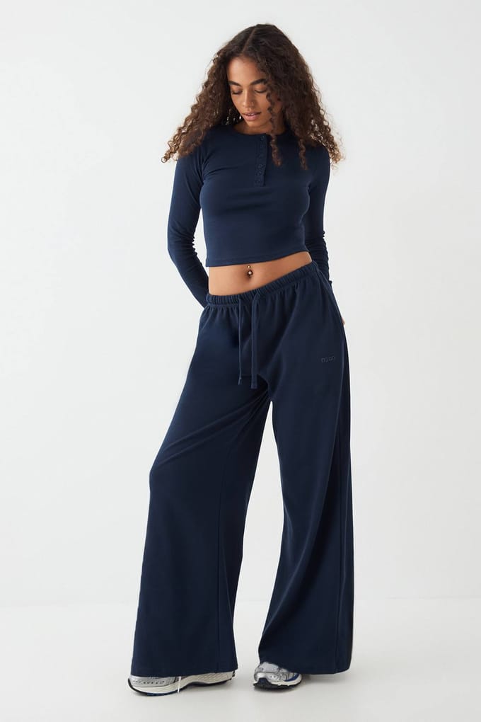 Dames DSGN Studio Geborduurd Ribfluweel Wijde Pijpenbroek | Marineblauw | Maat: Medium