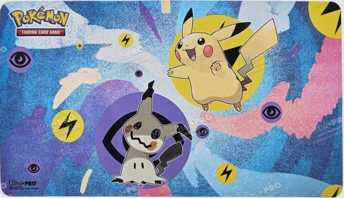 Ultra Pro - Pokémon TCG - Pikachu en Mimikyu Speelkleed