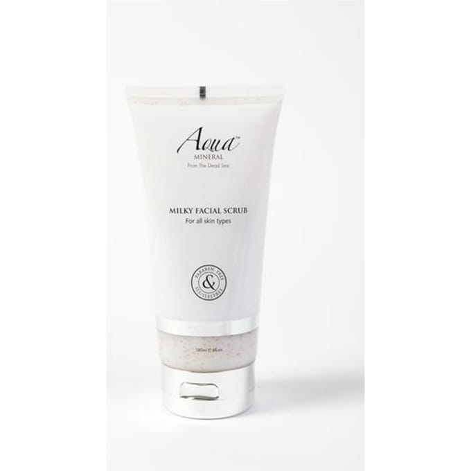 Exfoliërende, zuiverende en hydraterende gezichtsscrub met melk white