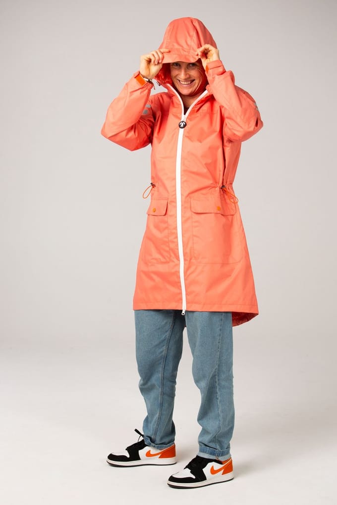 Ducksday - Regenjas Dames - Waterdicht - Parka met Capuchon - Reflecterend - Half Lang Model - Gevoerd - Koraalrood - Maat X-Large 42/44