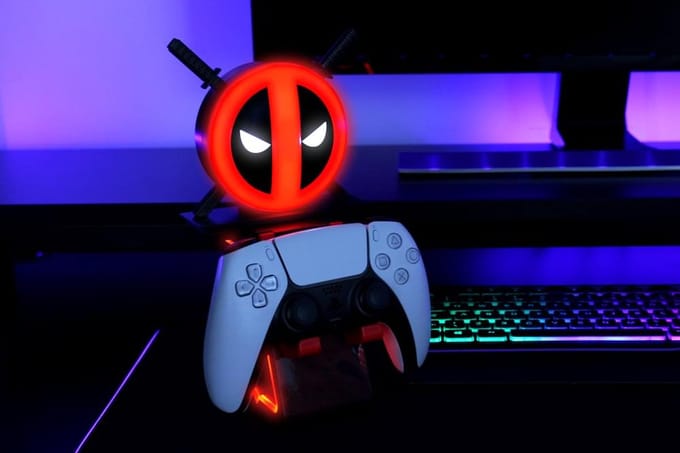 Cable Guys Ikon - Marvel - Deadpool Logo Light Up Telefoon & Controller Oplader/Houder
