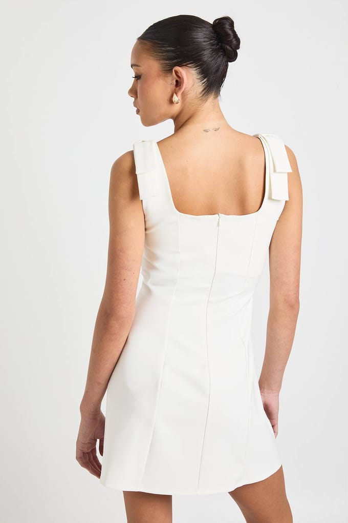 boohoo Dames Strikschouder Vierkante Hals Skater Jurk | Ivoor | Maat: 38