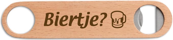 Gegraveerde bieropener/flesopener met de tekst Biertje