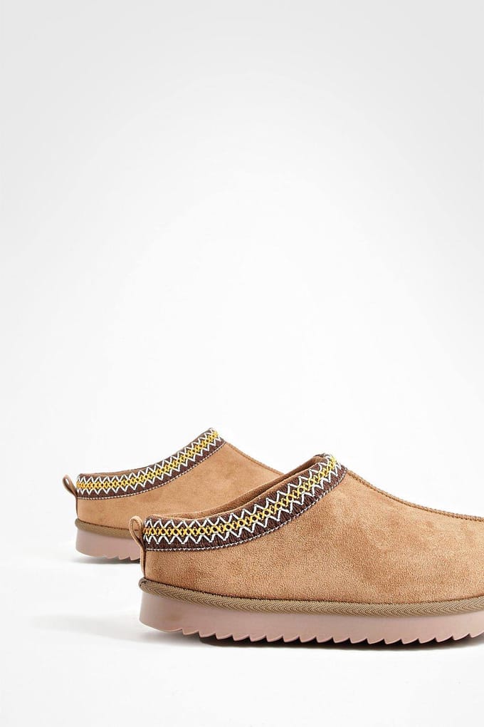boohoo Dames Embroidered Slip On Cosy Mules | Chestnut | Maat: 3