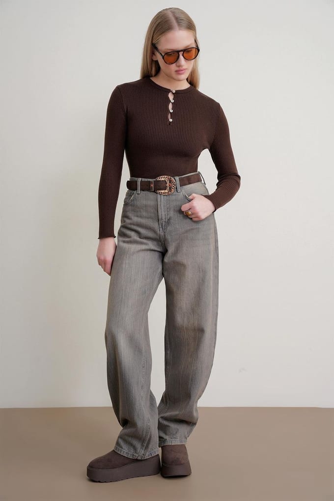Knop Gedetailleerde Crewneck Trui