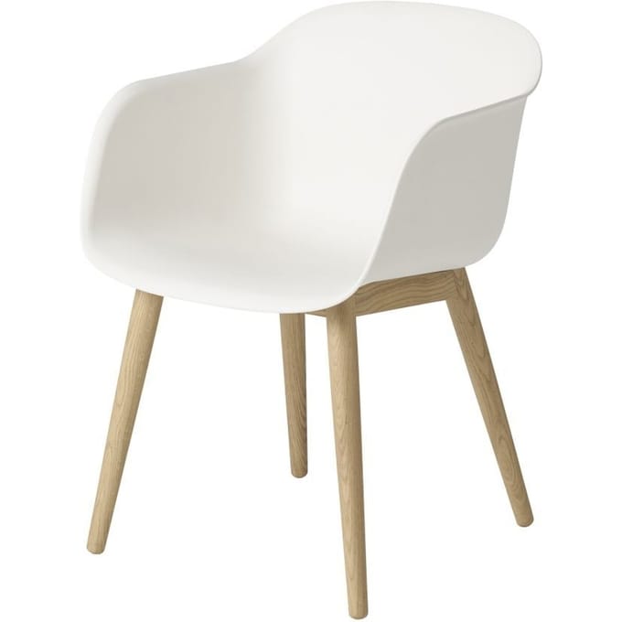 Muuto - Fiber Armleunstoel - houten onderstel - wit - frame eiken