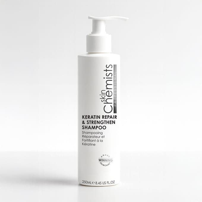 skinChemists Keratineherstellende en -versterkende shampoo 250 ml
