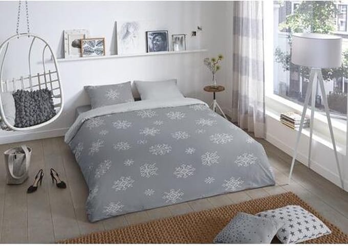 Dekbedovertrekset Jule | flanel wit & grijze sneeuwvlokken | 135x200