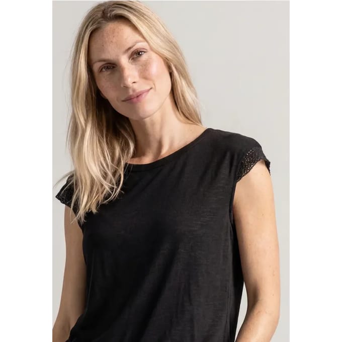 Shirt met afhangende schouders en gehaakte details