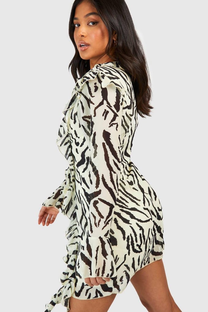 boohoo Dames Petite Zebra Ruffle Boho Mini Jurk | Ivory | Maat: 8