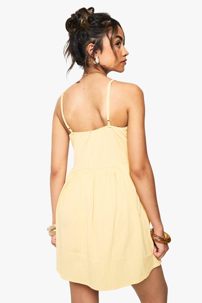boohoo Dames Textuurgerimpelde Mini-jurk met Bandjes | Citroen | Maat: 42