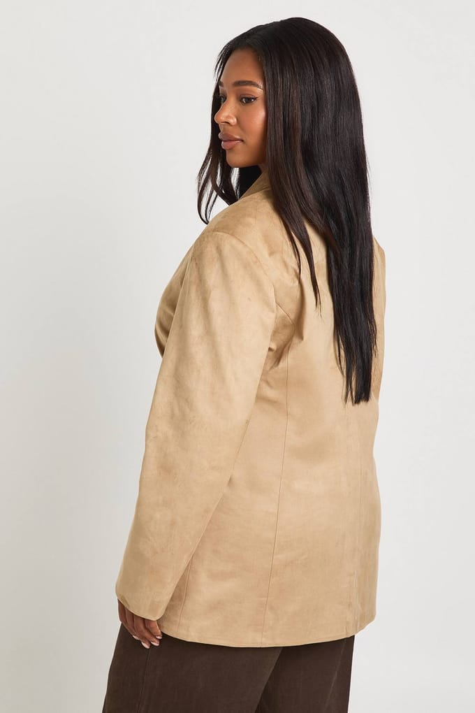 boohoo Dames Plus Slouchy Suede Boyfriend Blazer | Camel | Maat: 48