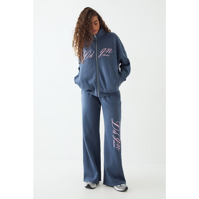 Dames DSGN Studio Script Funnel Neck Rechte Pijp Trainingspak | Navy | Maat: 3XL