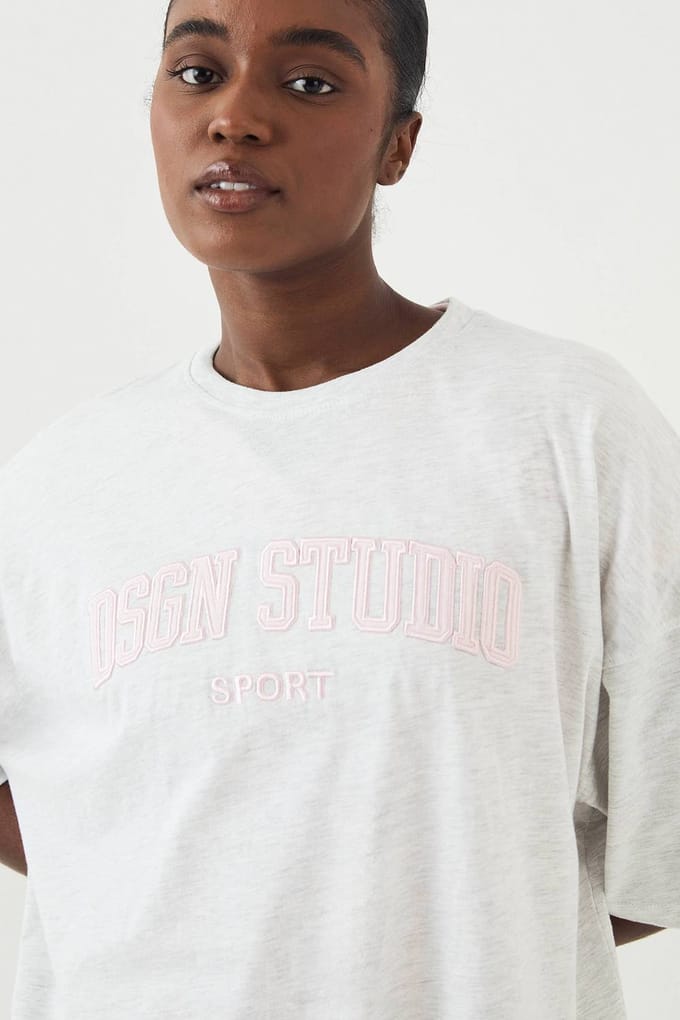 Dames DSGN Studio Applique Oversized T-Shirt | Asgrijs | Maat: Small
