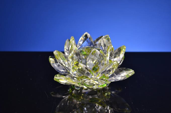Luxe Kristallen Lotus Bloem – Symbool van Rust & Harmonie