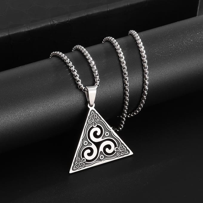 Nieuwe Retro Drie Afschuining Ketting Verkoop Roestvrij Staal Driehoekige Driehoek Hanger Sieraden black