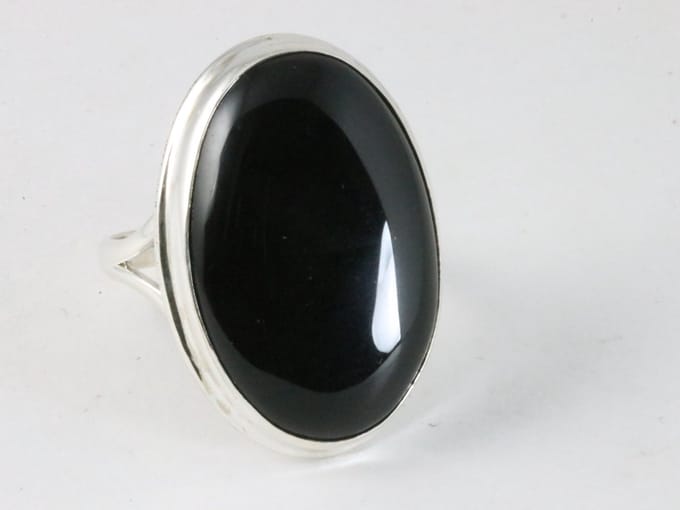 Grote ovale zilveren ring met onyx - maat 21
