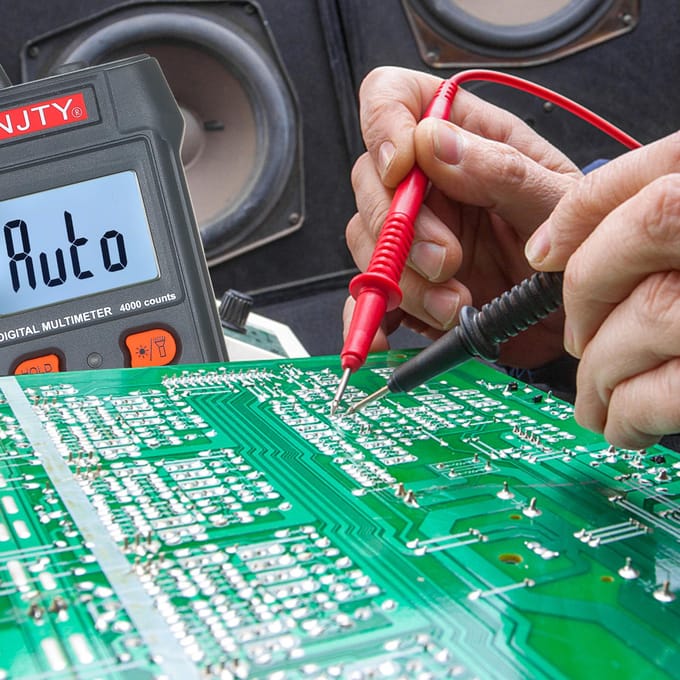 NJTY Palmformaat LCD digitale multimeter Auto Range NCV 4000 telt True RMS Smart Universal Tester zwart