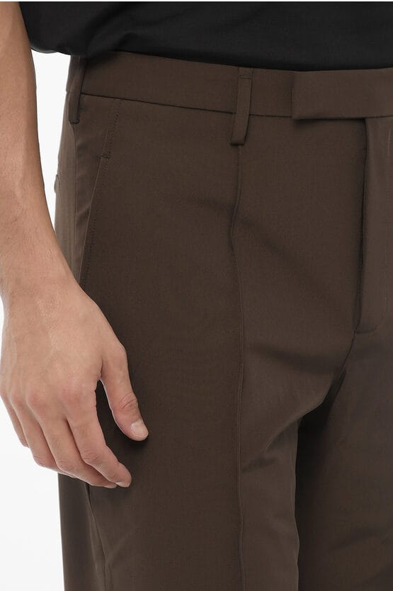 Slim fit broek van technische stof in bruin