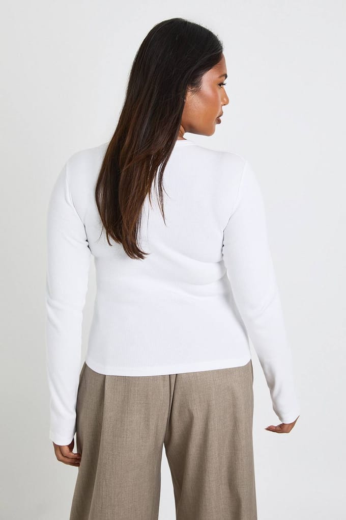 boohoo Dames Plus Basic geribbelde lange mouwen nauwsluitende lang model top | Wit | Maat: 46