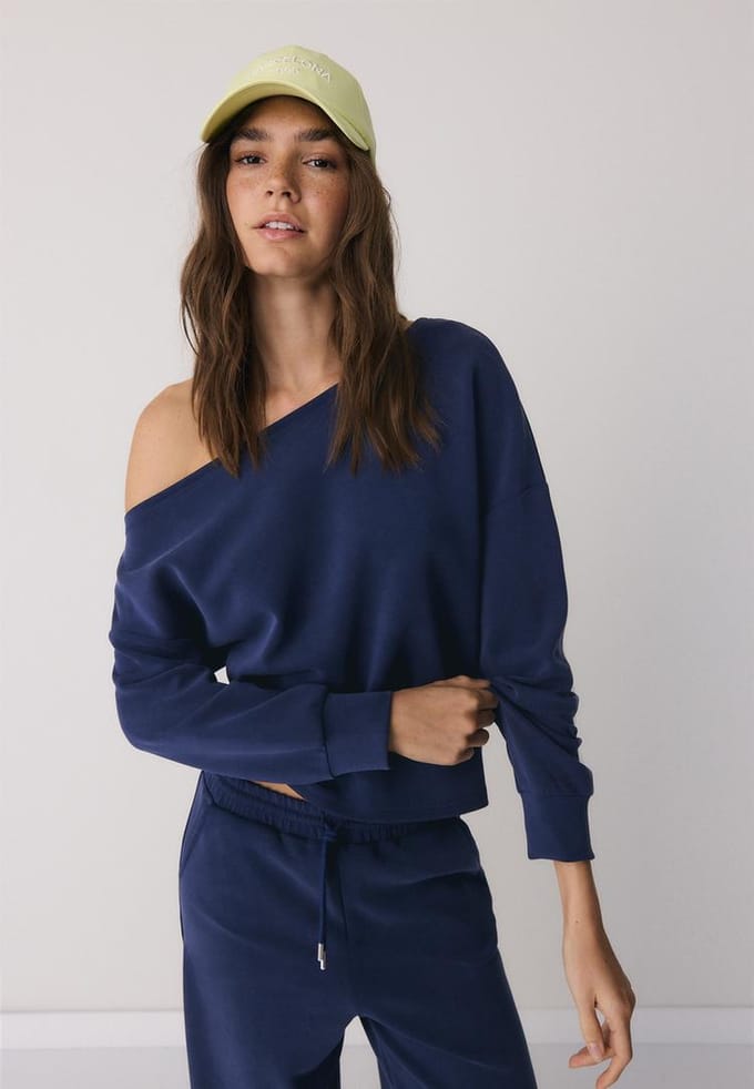 Stradivarius Soft touch sweater met blote schouder  Donkermarine M