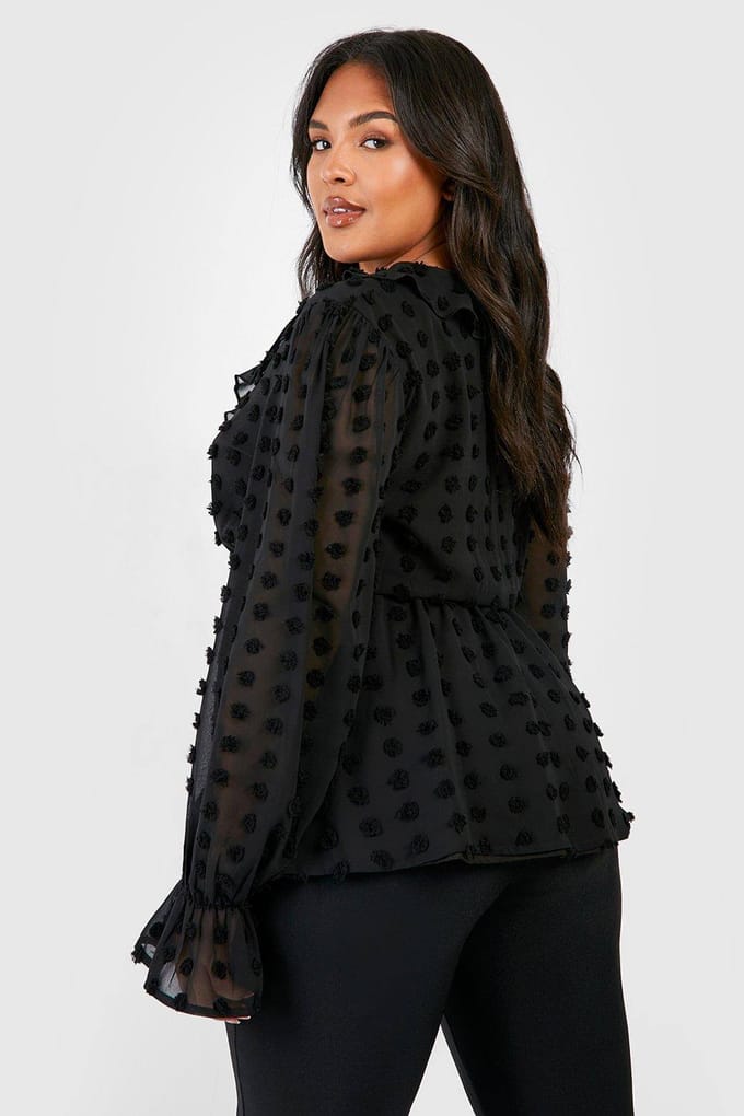 boohoo Dames Plus Large Dobby Chiffon Ruffle Smock Top | Zwart | Maat: 48