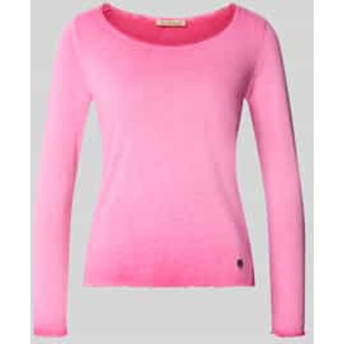 Gebreid shirt met labeldetail en geschulpte zoom
