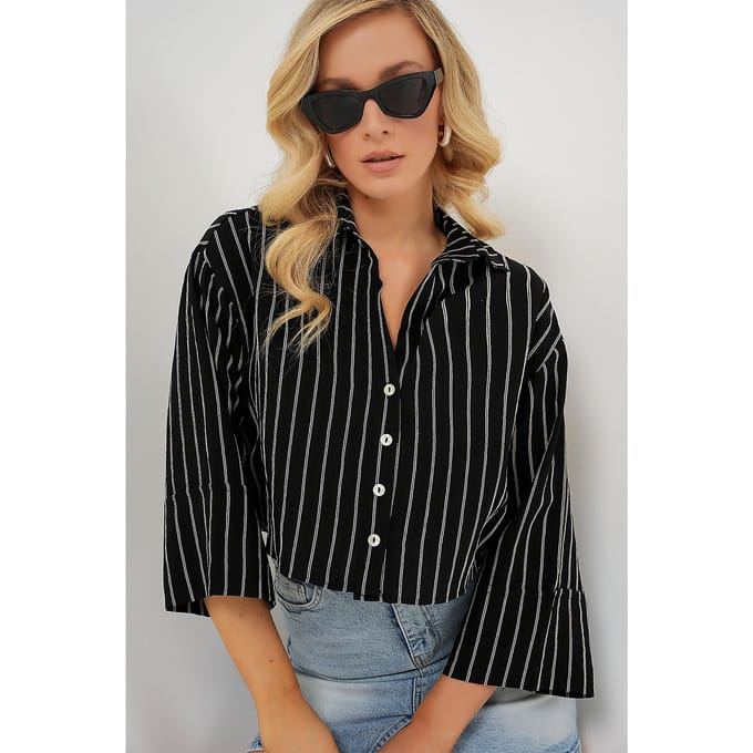 Oversized Gestreepte Cropped Shirt met Knopen sluiting