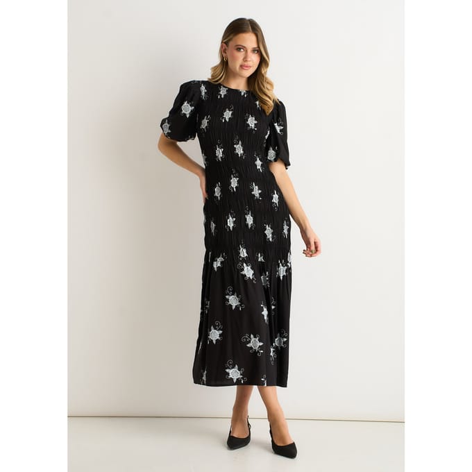 Zwarte midi-jurk met 3/4 mouwen en paisleyprint