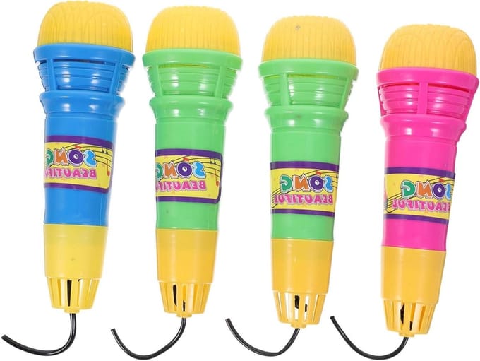 Speelgoed Microfoon - Echo Microfoon - Rollenspellen Kinderen - Cartoon Stijl - 15 cm Lengte - Willekeurige Kleuren