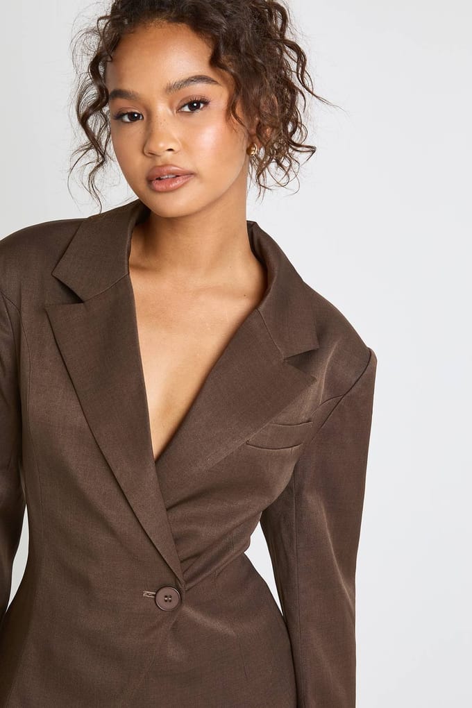 boohoo Dames Gesnoerde getailleerde blazer | Koffie | Maat: 44