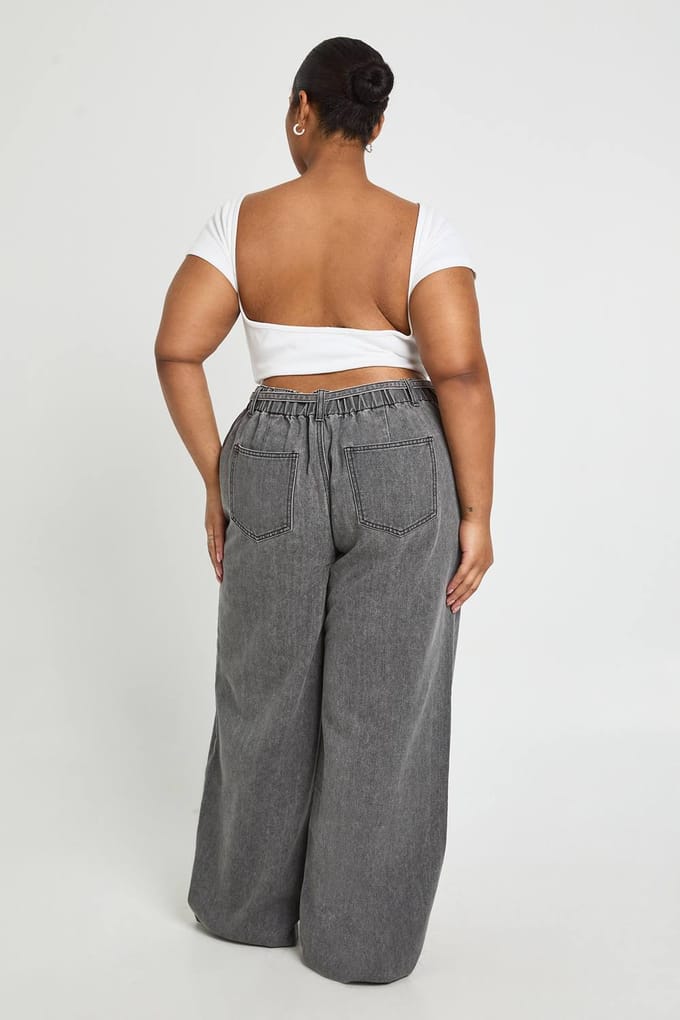 boohoo Dames Plus elastische rugstrik wijde pijpspijkerbroek | Grijs | Maat: 46