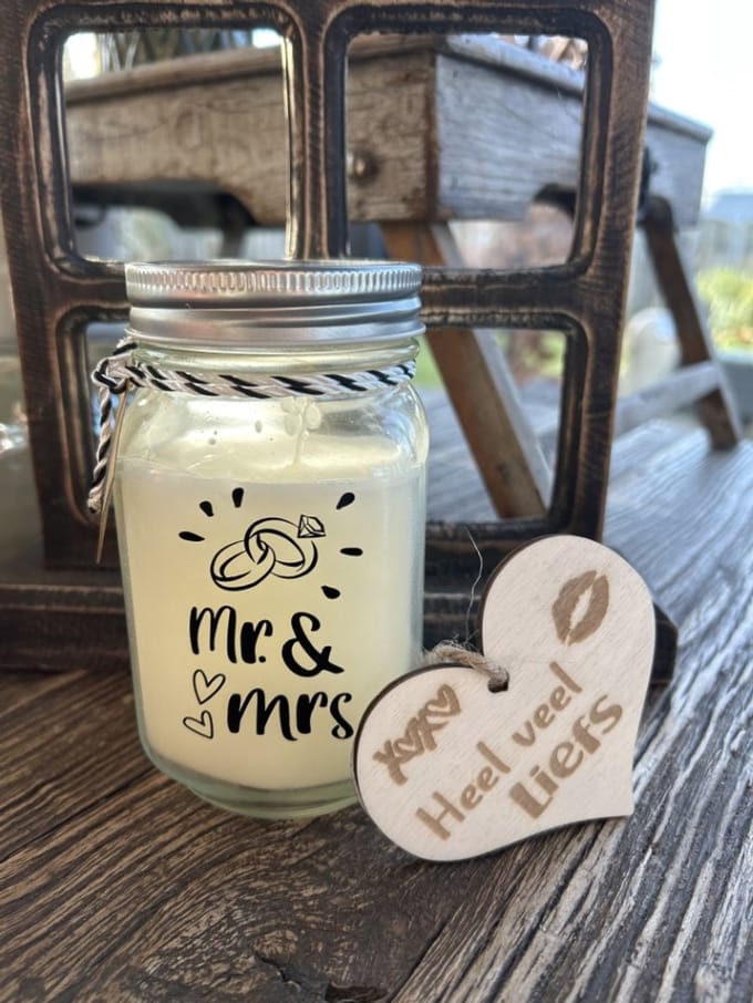 Creaties van Hier - Black & White scented candles Mr. & Mrs. met houten hartje – 13,5 cm – vanille