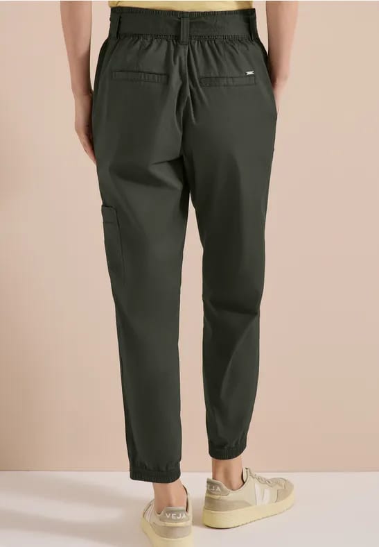 Mid Waist Slim Legs broek in Loose Fit
