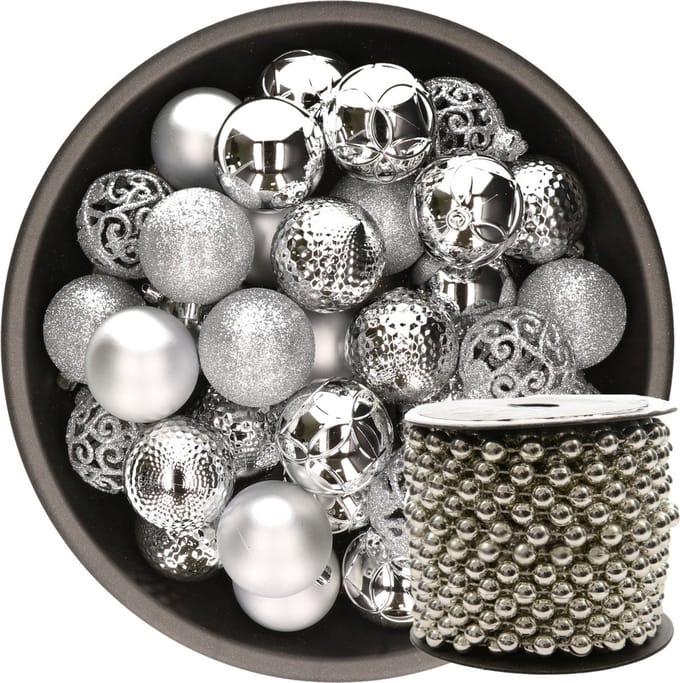 Kerstballen 6 cm - 37x stuks - incl. kralenslinger 10 m - zilver - kunststof
