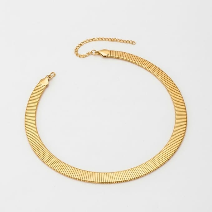 Goudkleurige choker ketting voor dames – brede platte schakel ketting