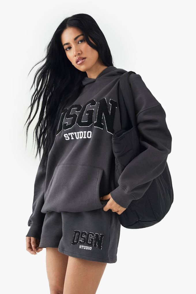 Dames Dsgn Studio Handdoekstof Applique Sweat Short | Houtskool | Maat: XS