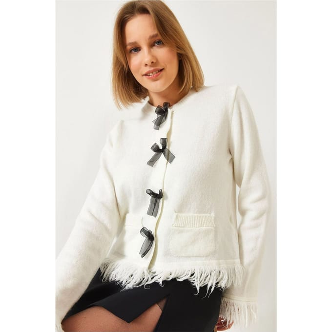 Franje Ribgebreide Cardigan met Knopenluiting