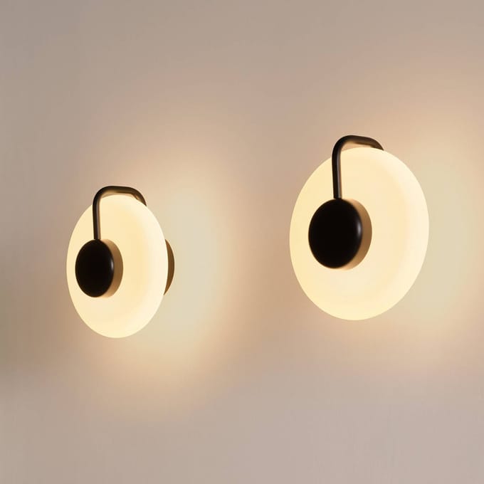 kdln LED wandlamp TRATTO, zwart, Ø 27 cm, metaal/glas