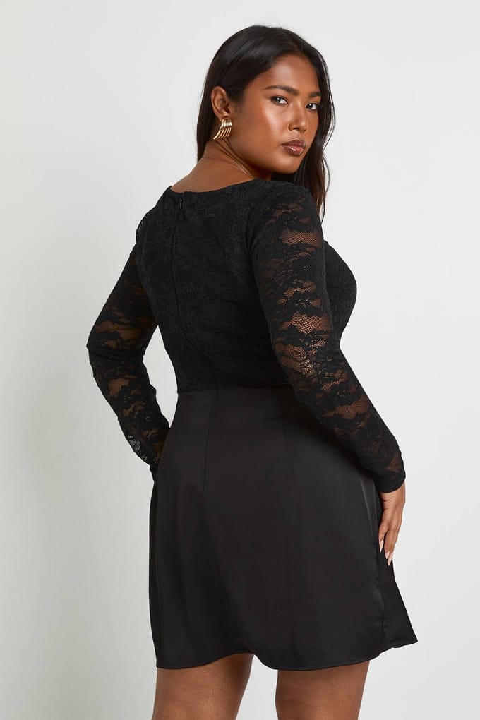 boohoo Dames Plus kantcorset met lange mouwen drape minijurk | Zwart | Maat: 48
