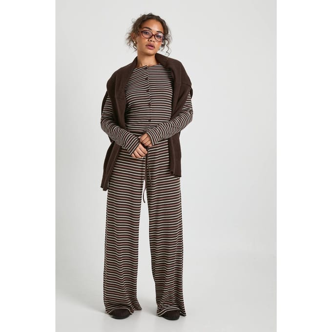 boohoo Dames Gestreepte Mid Rise Broek met Wijde Pijpen | Chocolate | Maat: 6